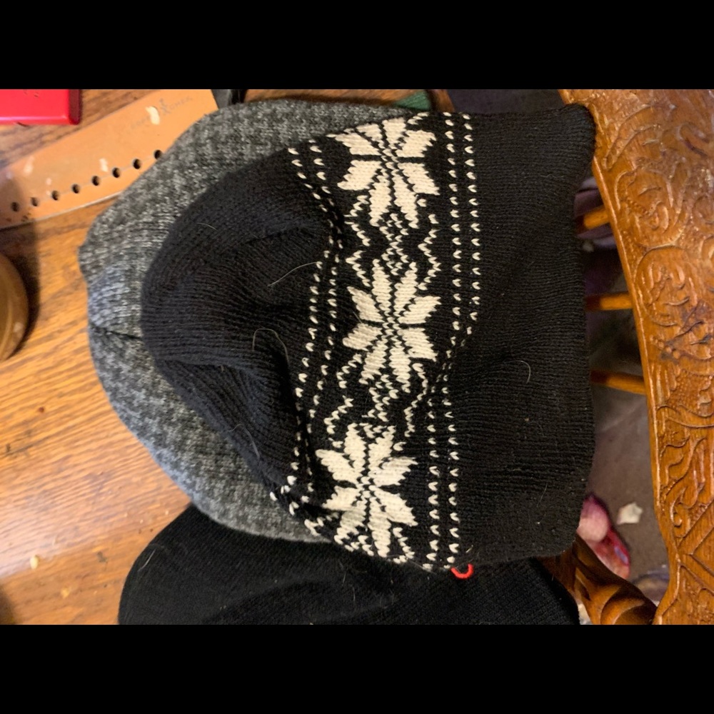 Winter hats - Picture 5 of 7
